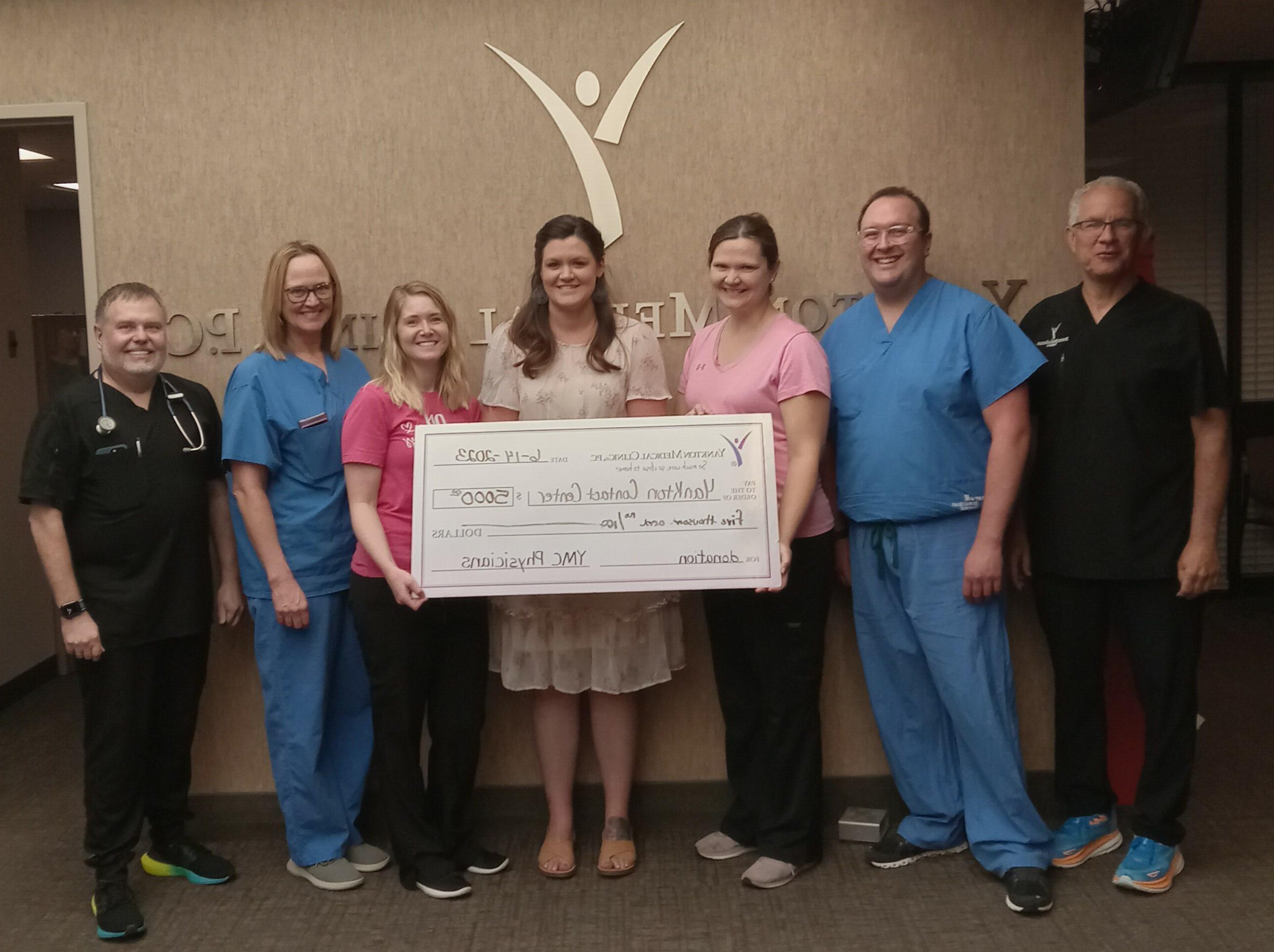 Yankton联络中心接受Yankton医疗诊所医师捐赠的5,000美元